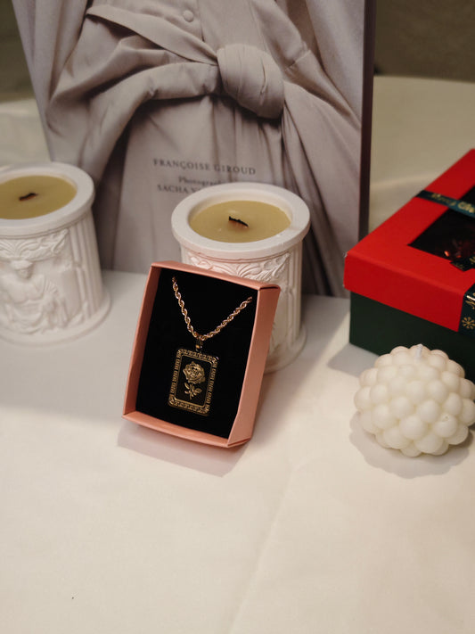 Gül İşlemeli Gold Kolye